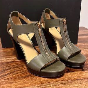 Dark green zip platform heels Micheal Kors